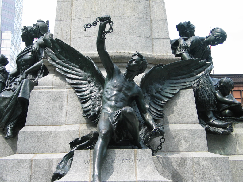 2006 08-Montreal Canada Statue.jpg